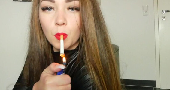 Lady Kira - Kira Mund Lady Vor Auf Dir Mir Den Ich Mit Aka Knien Und Rauchen Onlyfans Position Ganz Ist Eine Weit Kmoneydom Aber Deine Will
