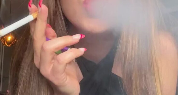 Lady Kira - Rauchen Schau Onlyfans Aka Kira Kmoneydom Lady Beim Mir