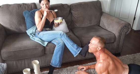 World Goddess - Bitch Onlyfans 01 A Foot Life 25 Of Video Worldgoddess 2025