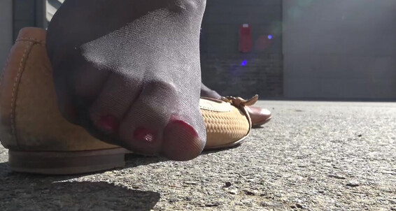 World Goddess - Haha Reek A Was And Get In These Nylons Onlyfans So My Sweaty Smelly Hot It Day Feet Flats Smell Worldgoddess