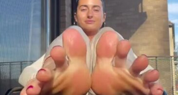 Goddess Kate - Mi Some Katescutiies And New The Aka With Asmr In Kate Goddess Onlyfans My Toe Rubbing Wiggles Sun Pedicure Sole