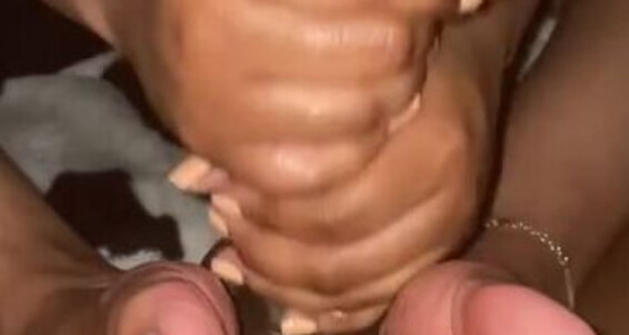 Cover Iloveherfeettt Onlyfans Having Feet Wrapped About Balls While Getting A Handjob Is One Of My Favourite Views Reefeetx Rrj