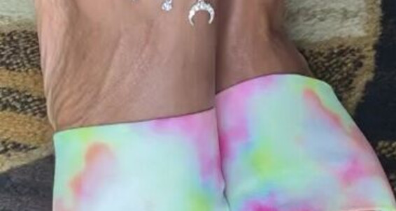 Queenjodiieetoes - You Are The Bottom Onlyfans Aka Prettyfeetonly1800 Rainbow Waiting At Of These For