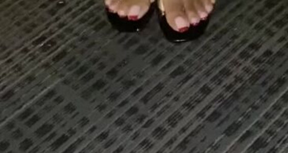 Queenjodiieetoes - You Are The On Dessert Onlyfans Aka Prettyfeetonly1800 Table At Dinner Or Focused