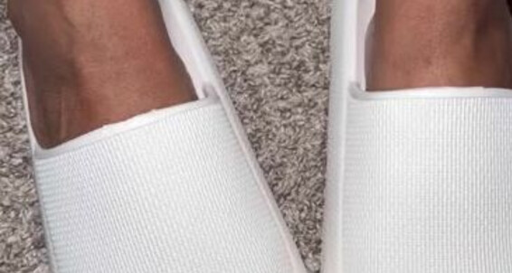 Cover Queenjodiieetoes Aka Prettyfeetonly1800 Onlyfans Fresh Out The Into My New Slippers