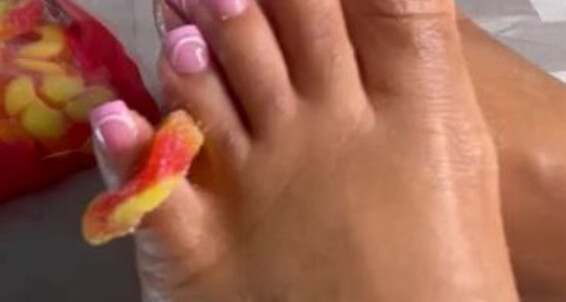 Queenjodiieetoes - You Tooth Onlyfans Aka Prettyfeetonly1800 Something I If Gotta Got Sweet