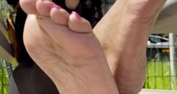 Queenjodiieetoes - You Catch I Know An Like Aka M In Public Onlyfans Prettyfeetonly1800 See Going Them Feet If Just Smile