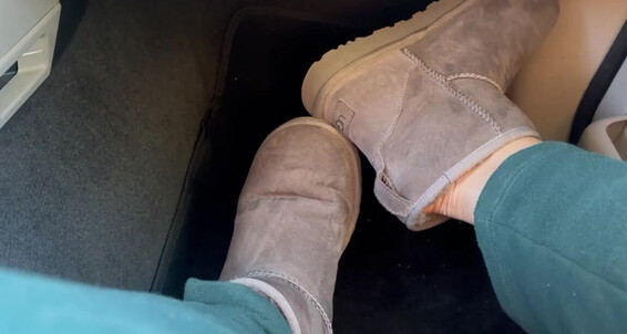 Queenjodiieetoes - Uggs It Had Take Onlyfans Aka Prettyfeetonly1800 So I My Was Hot To Off