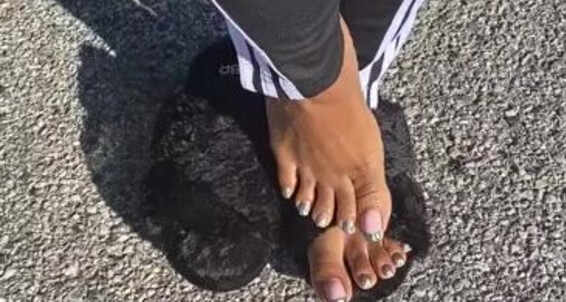 Queenjodiieetoes - Chrome Showing Onlyfans Aka Prettyfeetonly1800 Heads This Turning Outside Off