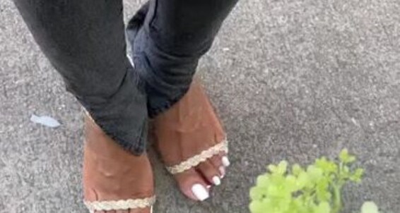 Queenjodiieetoes - Ppl Stare Onlyfans Aka Prettyfeetonly1800 Pt While They Outside Teasing 1