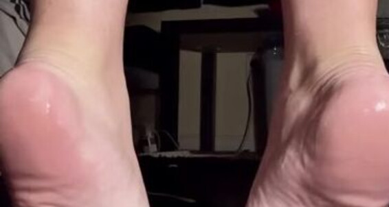 Goddess Niah - Oily Onlyfans Sandals Niahnastyyfeet