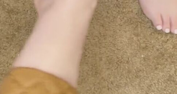 Petite Feet Penelope - Dangle Onlyfans Aka Feet Petite Penelopestootsies739 Penelope