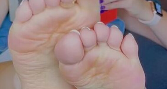 Petite Feet Penelope - Onlyfans Aka A Feet Foot While I Ignore Read Book Petite Penelopestootsies739 Penelope