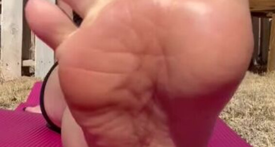 Petite Feet Penelope - And Back Yard The Stretching Soles Onlyfans Aka Feet My Sock In Petite Tease Penelopestootsies739 Scrunching Penelope