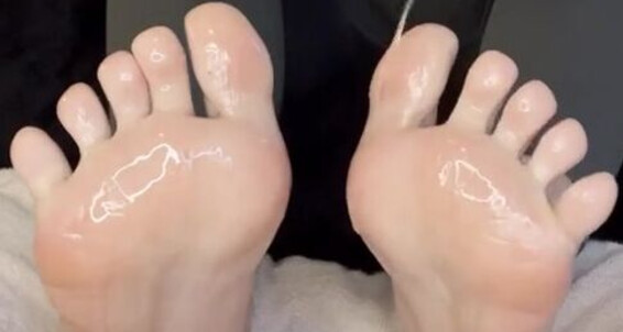Petite Feet Penelope - You Oil Them Onlyfans Aka Drench Feet While My I Teasing Petite In Penelopestootsies739 For Penelope