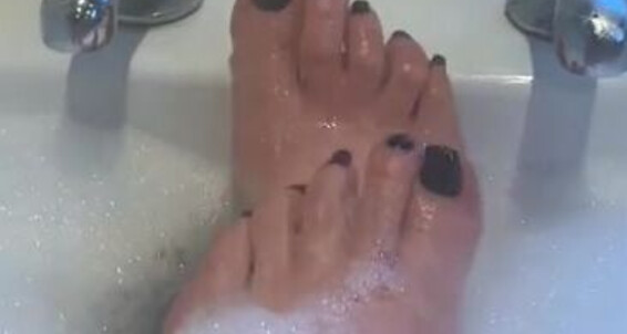 Lady Dark Angel - Lovers Foot You Bathtime Onlyfans Ladydarkangeluk Footworship For