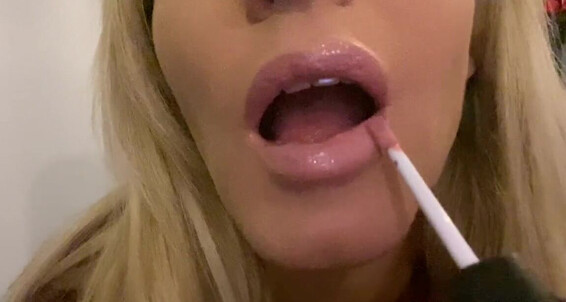 Lady Dark Angel - You Good Onlyfans Morning Lipstick Fans Ladydarkangeluk For Fetishists