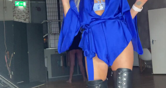 Lady Dark Angel - Little Ladydarkangeluk A Slavep Up Session Onlyfans Just Warm