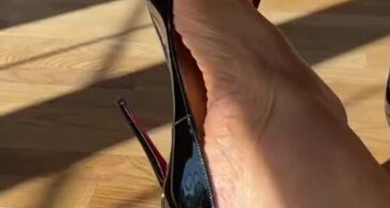 Lady Dark Angel - Oh Tea Dog Louboutins And Puppy Green Onlyfans Ladydarkangeluk Sunshine