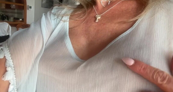 Cover Ladydarkangeluk Onlyfans Who Else Gets Horny In The Heat
