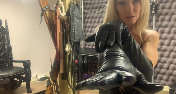 Cover Ladydarkangeluk Onlyfans Who Loves Long Leather Gloves