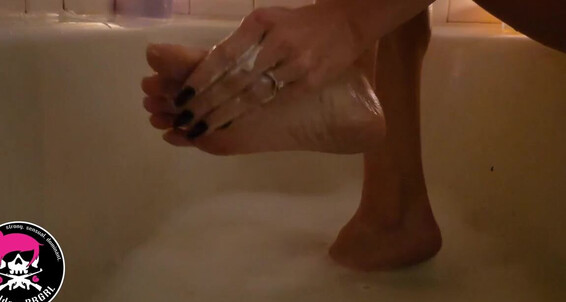 Goddess Bbgrl - Femdom Good Footbitch Come My Self Onlyfans In A Goddessbbgrl Watch And Pov Bathtub Sit Little At Be Care Feet