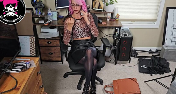 Goddess Bbgrl - Day Tough This Footbitch Morning Had Job 3 Office Onlyfans We Important A Goddessbbgrl The On Very First Meeting