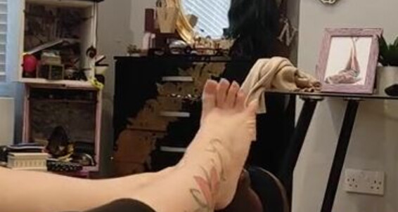 Cover Toesbeforebros Onlyfans Fairtradefeet Couldnt Help Herself And Wanted To See What It Looked Like With Me Being Under