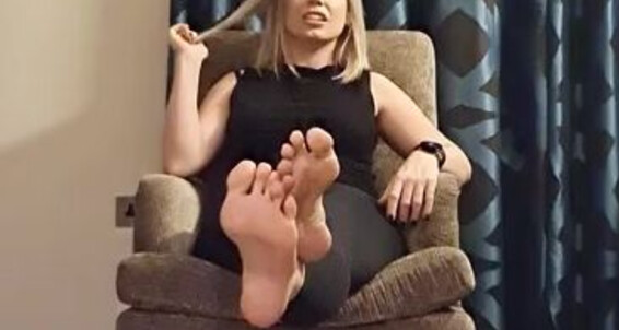 The Foot Queen - Queengf90Premium The Queen Flat Onlyfans Aka Punishment Foot Of England A