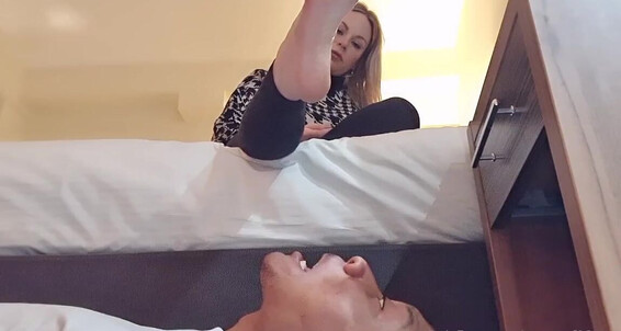 The Foot Queen - Fun Foot My England Aka Queengf90Premium One With Slaves Onlyfans Queen The Having Of