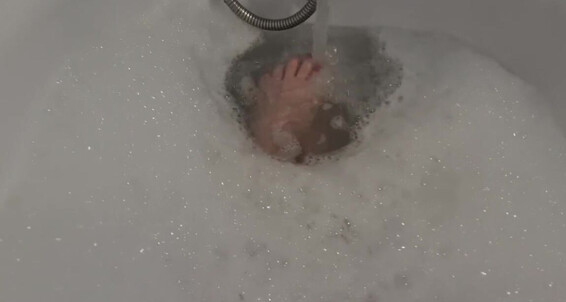 The Foot Queen - A Steamy Soak Love Foot England Aka Queengf90Premium I Long Onlyfans Queen The Do Of