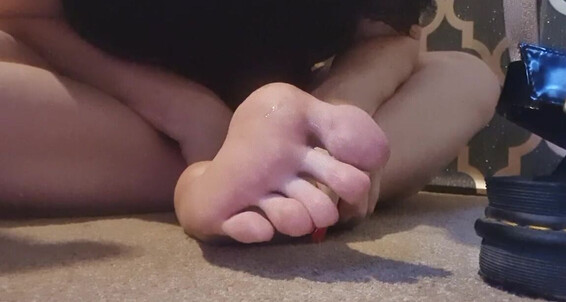 The Foot Queen - Queengf90Premium The Queen Onlyfans Aka Foot Spit Of England