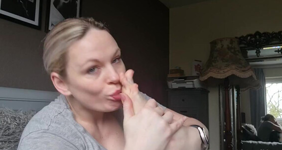 The Foot Queen - You As I Mean Queengf90Premium The Queen On Aka Me With Worship To Of Go For Year First Onlyfans England Thats Foot Start