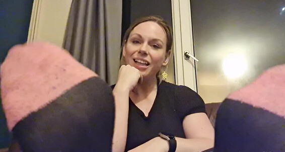 The Foot Queen - Smell Insane Foot England Aka Queengf90Premium Today Onlyfans Queen They The Of