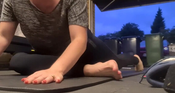 The Foot Queen - Abs It Hence Ill Twice Follow Looking Foot England Aka Onlyfans Of A And Like Queengf90Premium One With Sweaty Cardio Week The End Heres Me Queen