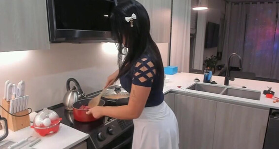 Missbella - Cooking At Stream Am 0253 Asmr 02082023 First Onlyfans Later Started