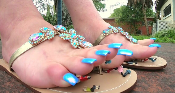 Goddess Miia - Goddessmiia And My You So Massive Are Tiny Onlyfans Feet