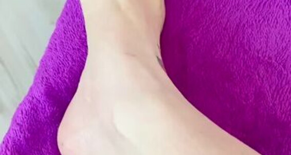 Queen Rainha - Good It Cum So Smell Google Come My Foot Onlyfans Love And Hi I Translate Toes Arrived Rainha Lick Queen