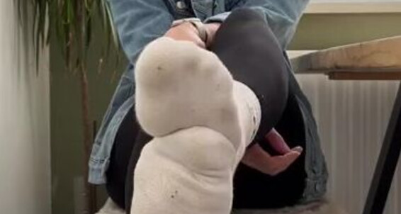 Poster for Mimisfeet1 Aka Onlyfans U81134601 Sniffy