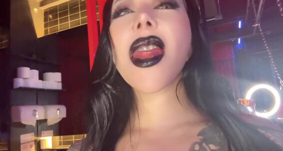 Mistressyouko - And Get Onlyfans Right My With Makeup 04 06 In Of Weaker Face Perfect Video Front 2025