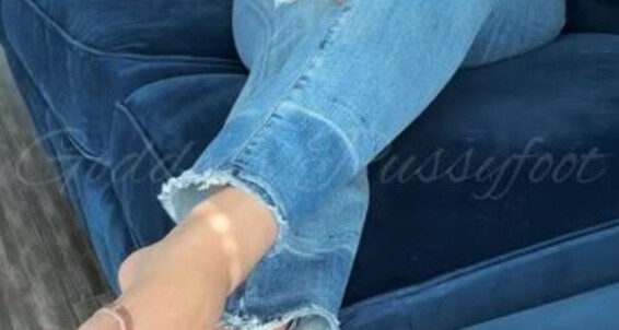 Goddesspussyfoot - You Caught Goddess Onlyfans Aka X Staring U186296307 Pussyfoot