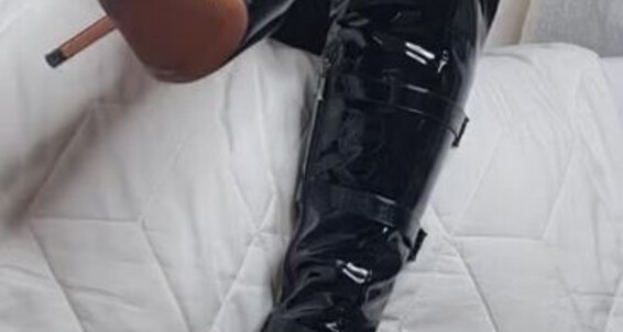 Cover Lady Annabelle Onlyfans A Quick Tease For Boot Lovers