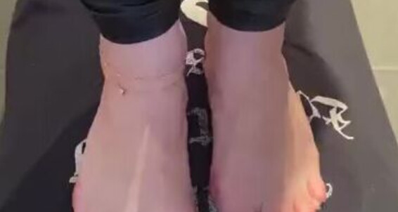 Misstressroux - Trample Aka Gingeralesfeet Tuesday Xxx Onlyfans