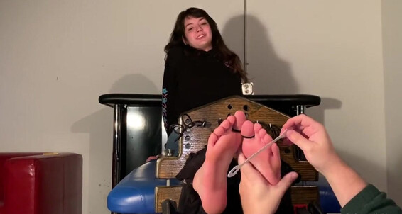 Devilsfootstool - First Lilith Onlyfans Time In S Stocks