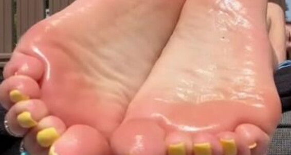 Greek Goddess Li - You Do Soles Some L Greek Aka Dry Li Of Oily Goddess Onlyfans My S Or Both Prefer Here Greekli77