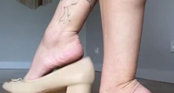Solesmadvip - Full Queen Length Onlyfans Aka Lovers Favorite Dangling My What Is Flats Your Fetish Video For Solesmad