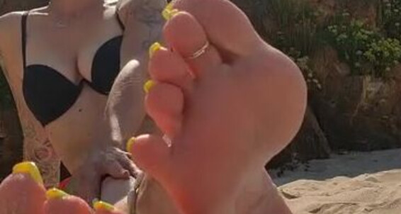 Solesmadvip - Beach Pose And You On Queen The Onlyfans Aka M Soles I In Fetish Crossed For Solesmad