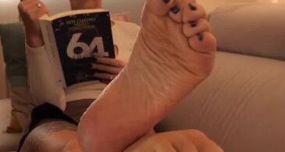 Cover Solesmad Fetish Queen Aka Solesmadvip Onlyfans Ignoring You While I Read A Book Its Not Always Necessary To Talk Or Undress To Excite And Provoke