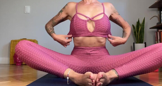 Cover Solesmad Fetish Queen Aka Solesmadvip Onlyfans It S Friday Let S Practice Yoga Together Are My Dedicated Students Ready You Know Keep Your Foc