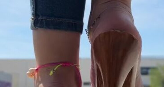 Cover Solesmad Fetish Queen Aka Solesmadvip Onlyfans It S Time To Drool Dangling Queen Has Arrived